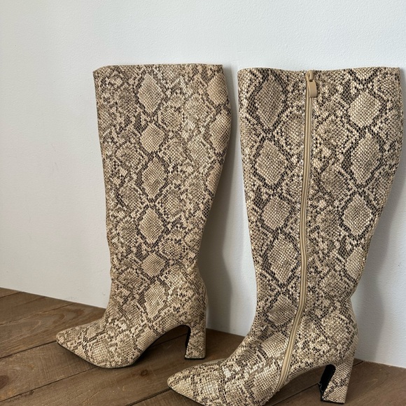 Snakeskin Embossed Chunky Heeled Classic Boots Zip Up Round Toe 10 - Picture 5 of 12